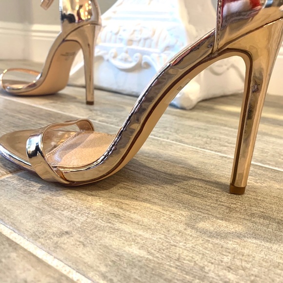 Gold Heels - Picture 4 of 12